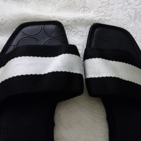 Authentic Gucci Slides - Picture 2 of 8